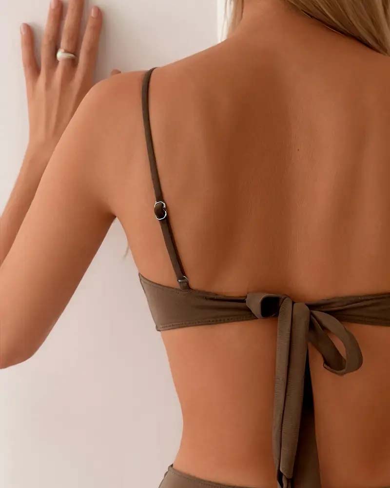 Bikini bandeau con detalle de aro y bloques de color para mujer