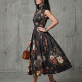 Paloma | Vestido Midi Plisado Floral con Cuello Alto y Abertura