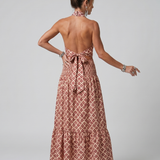 Amira | Vestido Midi Cortado con Estampado Geométrico y Cuello Halter Cruzado