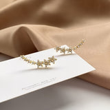 Valeria™ – Pendientes Trepadores de Brillo Floral