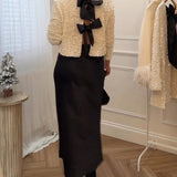 Chaqueta Elegante Brillante con Detalles de Pajarita Negra