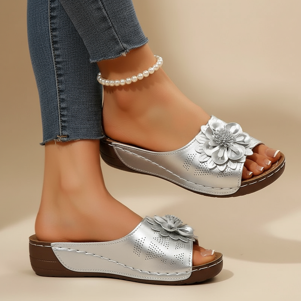 Sandalia de cuña con flor para mujer